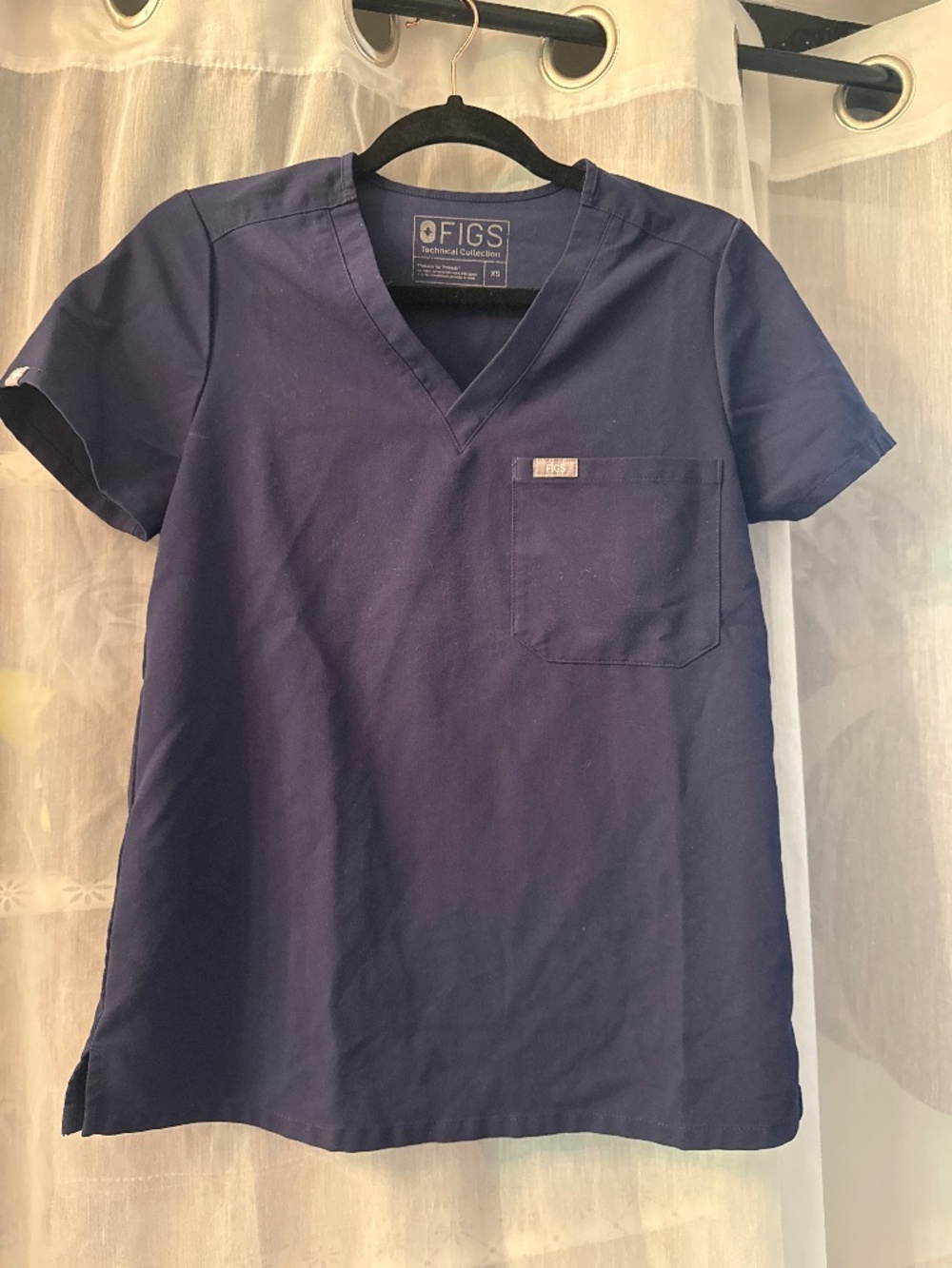 Figs Catarina navy scrub top